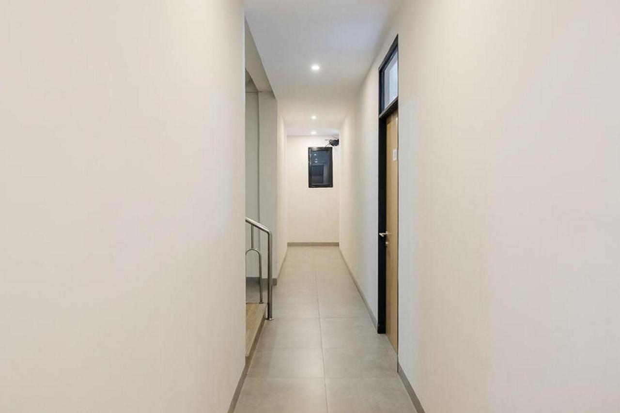 Reddoorz Plus Near Taman Anggrek Mall Τζακάρτα Εξωτερικό φωτογραφία
