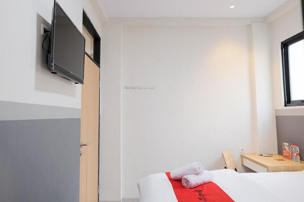 Reddoorz Plus Near Taman Anggrek Mall Τζακάρτα Εξωτερικό φωτογραφία